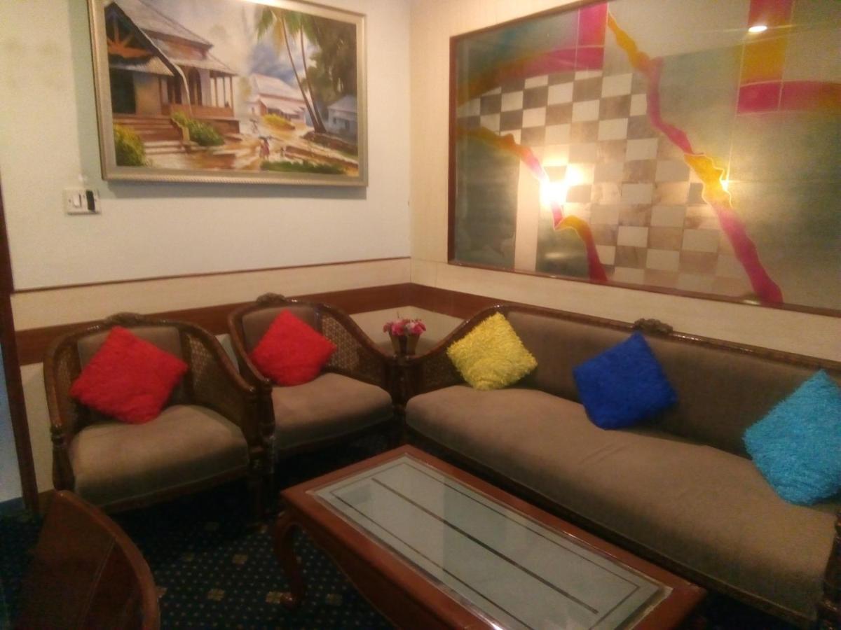 גווהטי Hotel Monsoon Palace מראה חיצוני תמונה