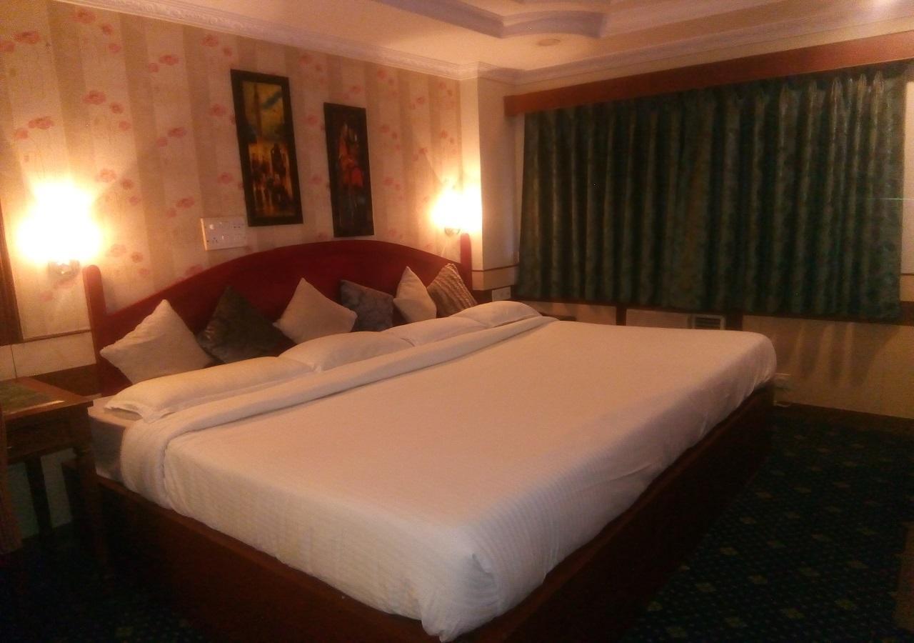 גווהטי Hotel Monsoon Palace מראה חיצוני תמונה