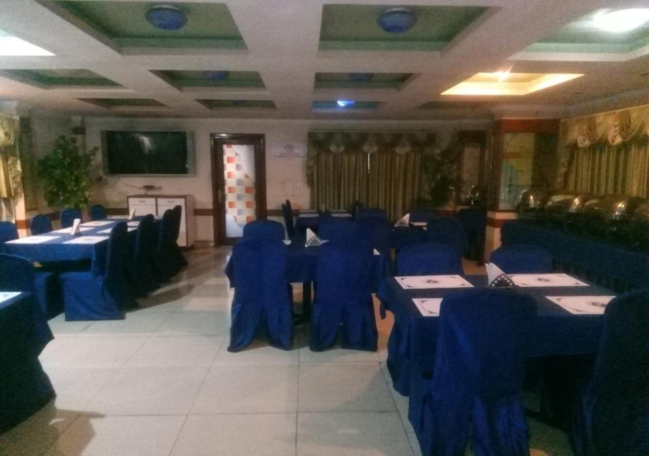 גווהטי Hotel Monsoon Palace מראה חיצוני תמונה