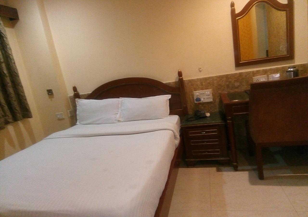 גווהטי Hotel Monsoon Palace מראה חיצוני תמונה