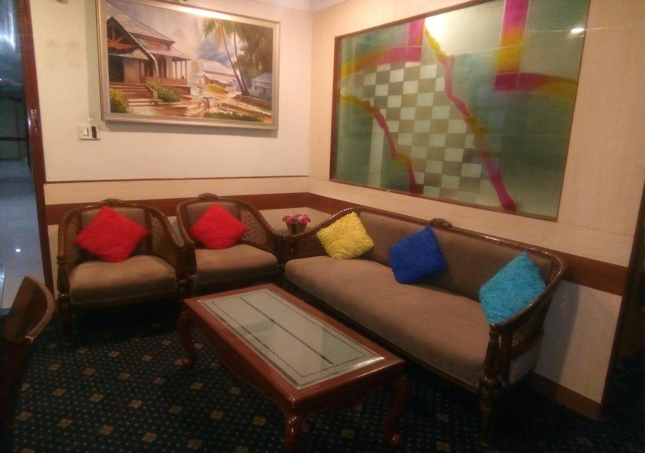 גווהטי Hotel Monsoon Palace מראה חיצוני תמונה