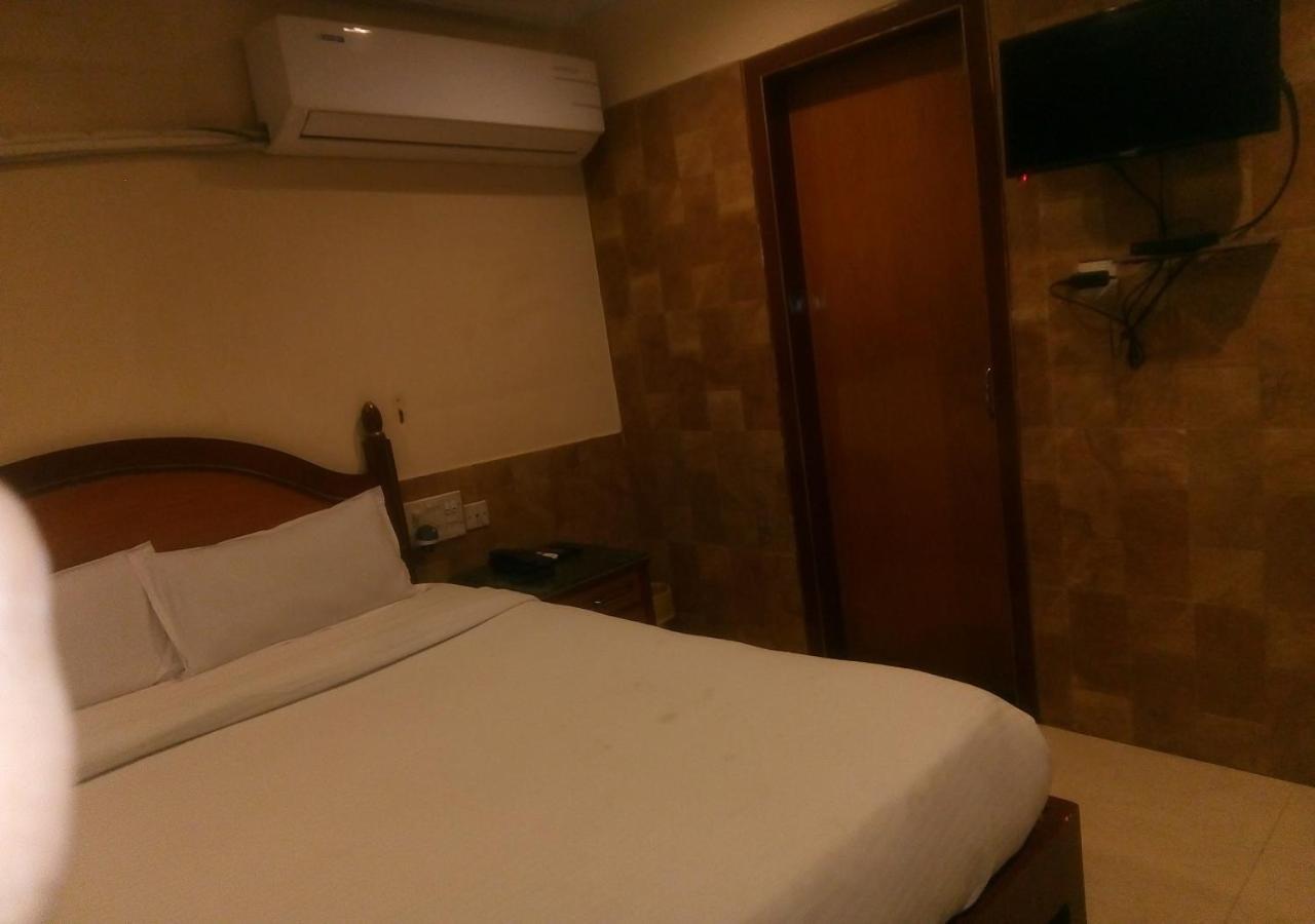 גווהטי Hotel Monsoon Palace מראה חיצוני תמונה