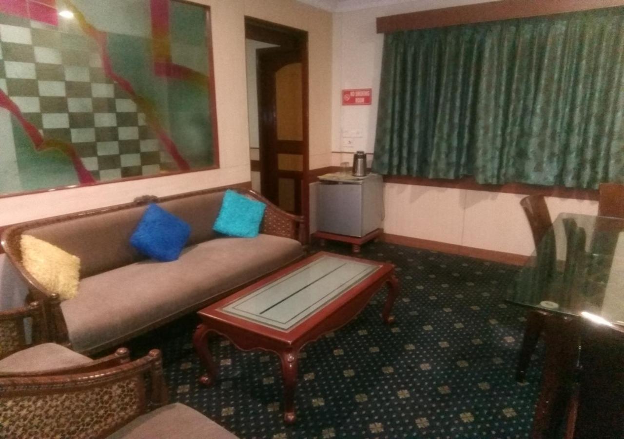 גווהטי Hotel Monsoon Palace מראה חיצוני תמונה